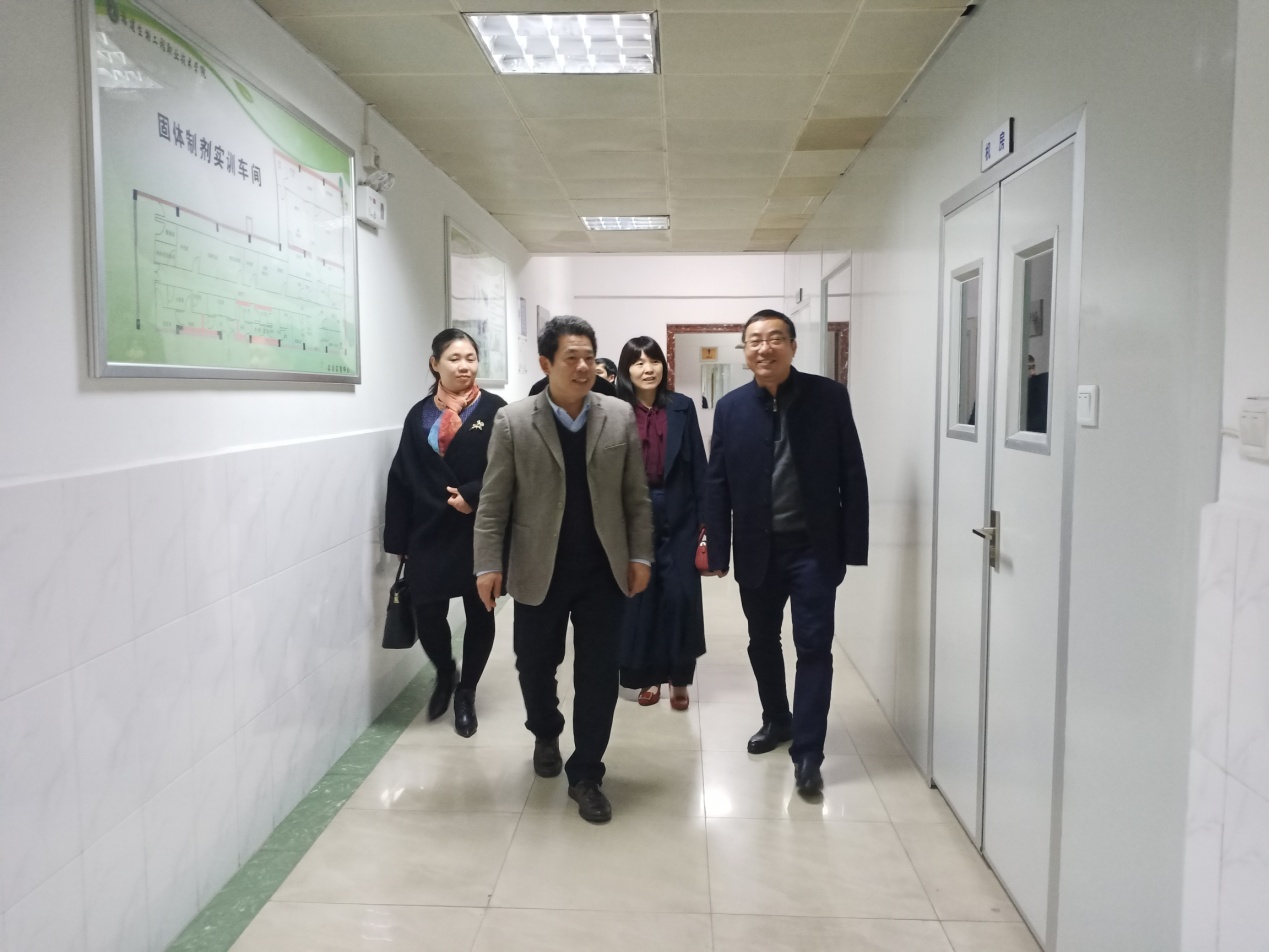 参观1.jpg