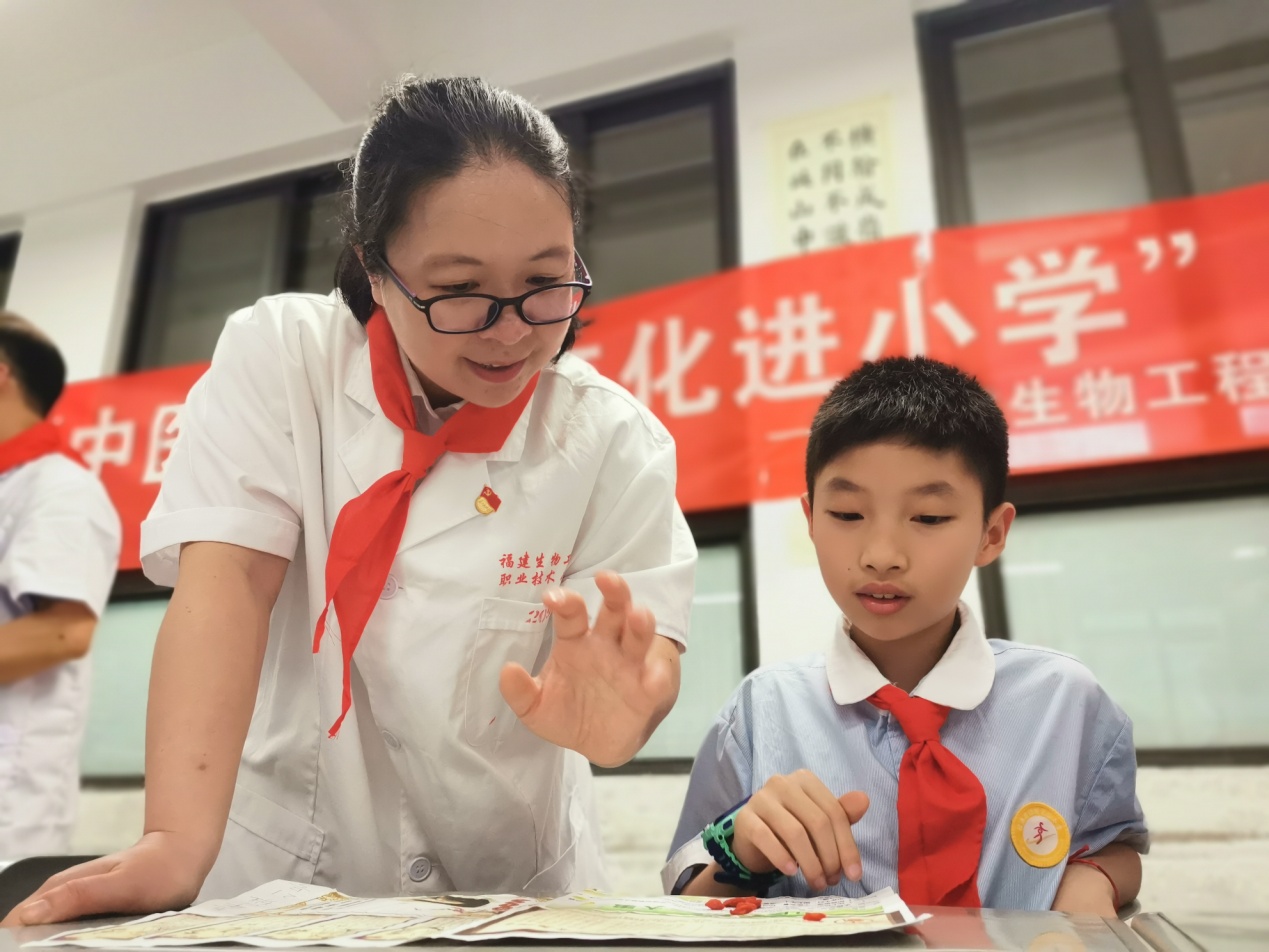 4 手抄报点评.jpg