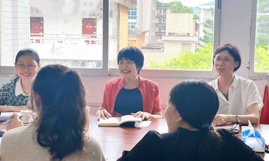 张俐校长深入马克思主义学院召开现场办公会