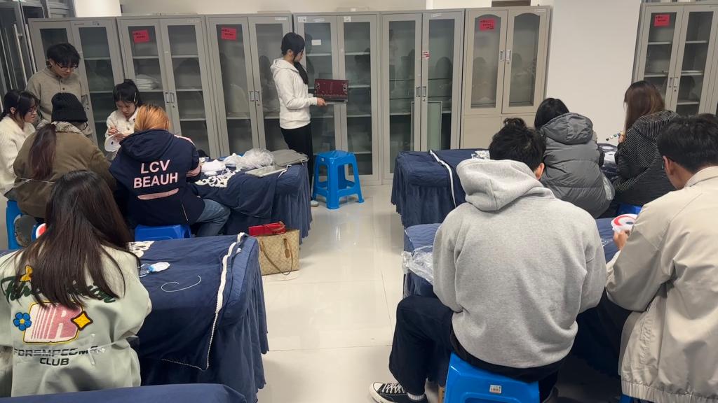 墨韵绘脸谱，匠心传非遗——墨韵书画社成功举办创意脸谱制作体验活动