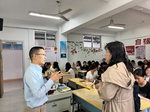 校外专家莅临我校开展思政课听课调研工作