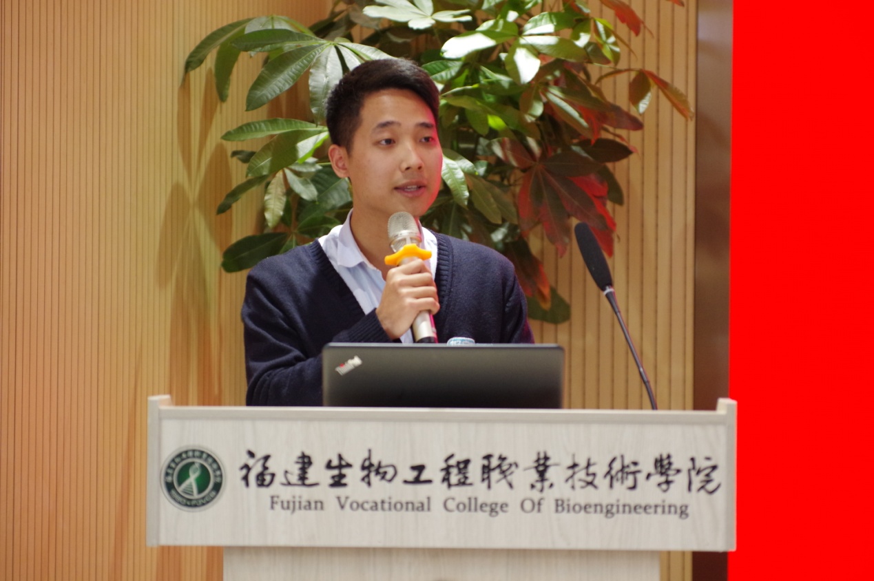 毕业生代表发言.JPG
