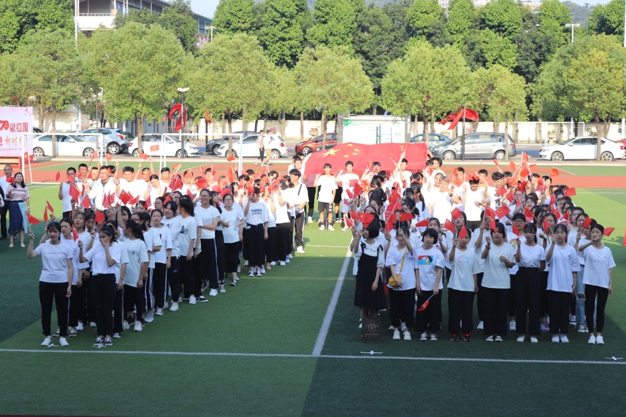 9月26日师生同唱一首歌庆国庆活动 (1).JPG