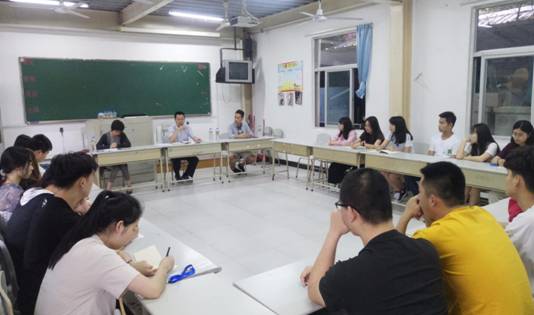 学生代表座谈会照片4.24.BMP
